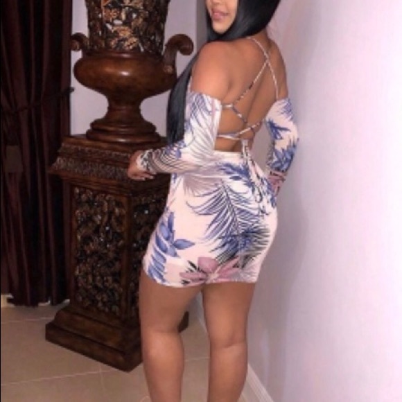 Two piece outfit 🌺 - Picture 2 of 2